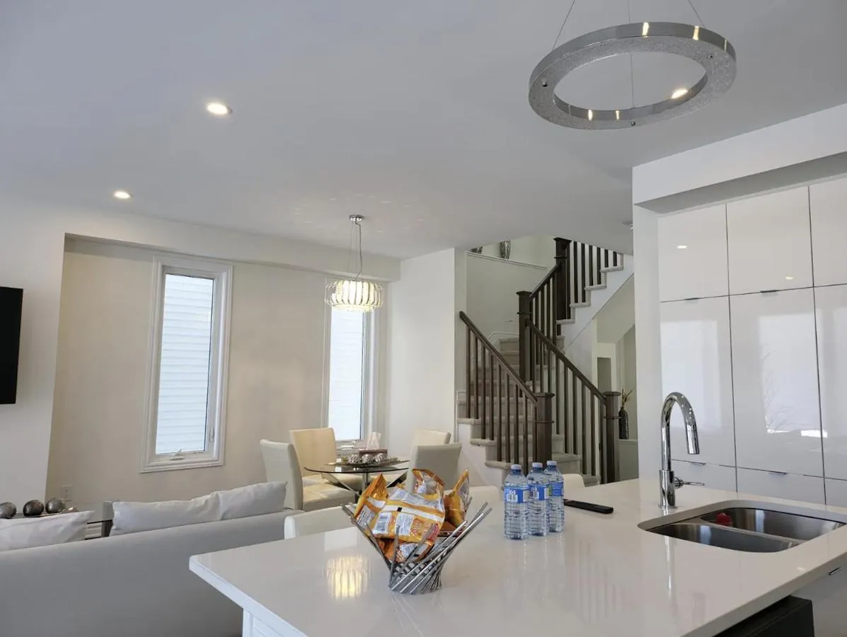 5 Star Home Ottawa Guest house